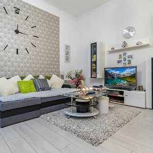 Apartamento Grey Orchid - Studio, Budapest